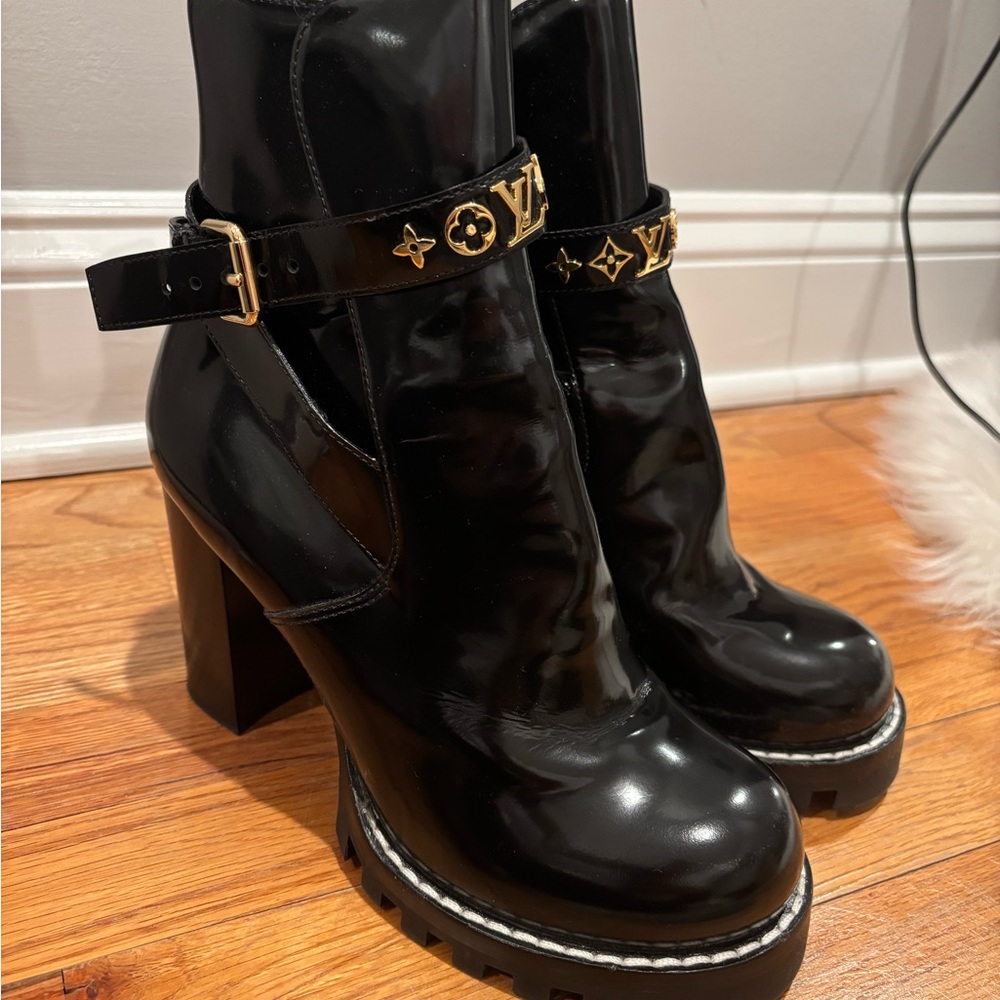 Louie Vuitton boots SIZE 9 WORN ONCE